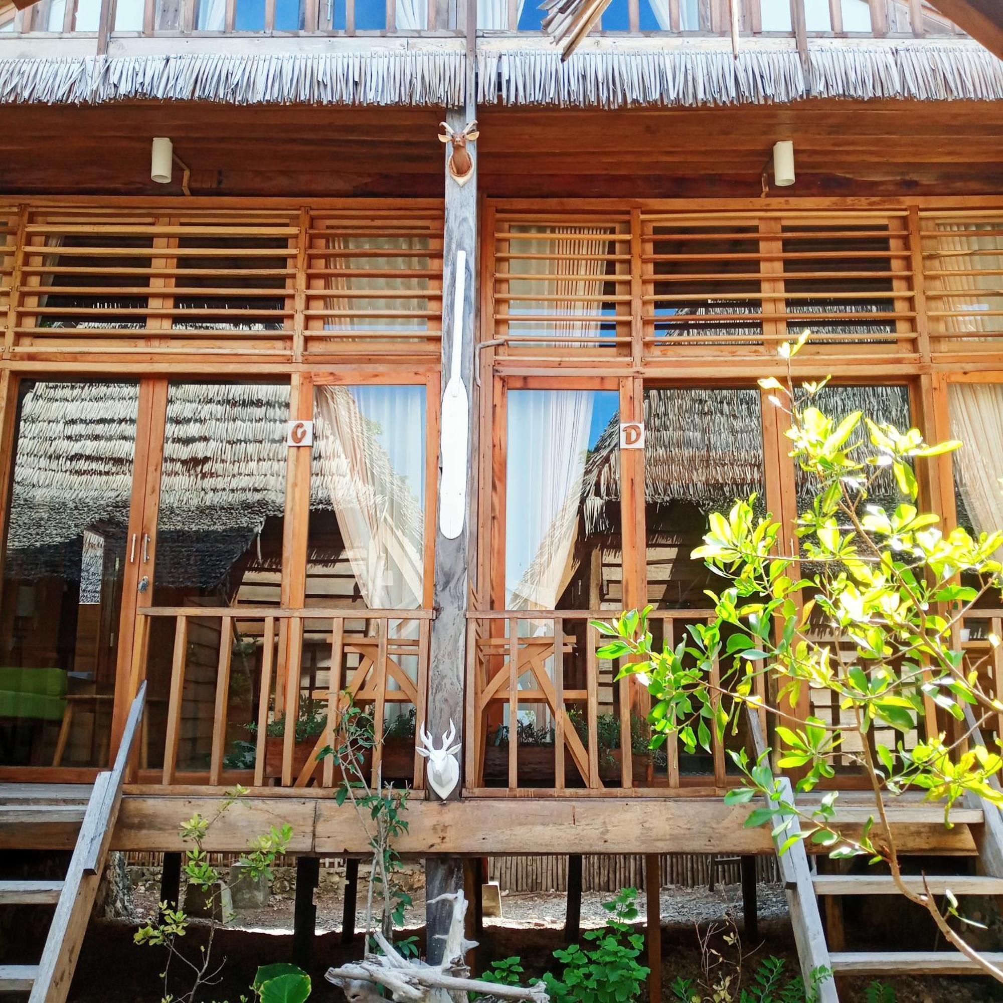Sunset Moyo Bungalows Moyo Island Extérieur photo